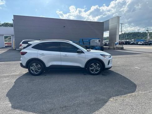 Used 2025 Ford Escape ST-Line w/ Tech Pack #1 FWD image 2