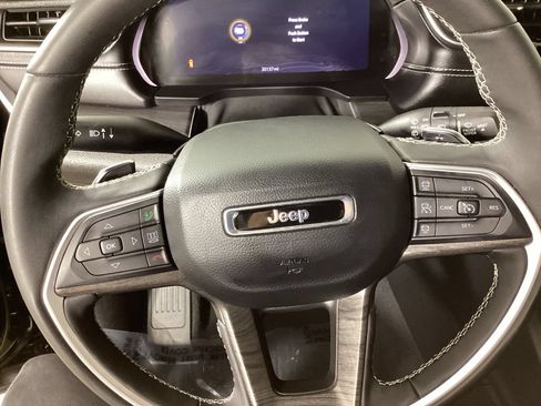 Used 2024 Jeep Grand Cherokee L Limited w/ Black Appearance Package AWD/4WD image 15