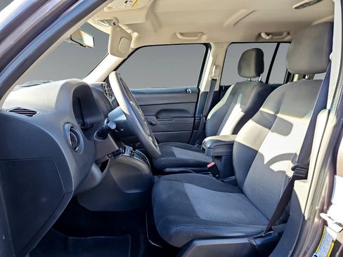 Used 2016 Jeep Patriot Sport image 9