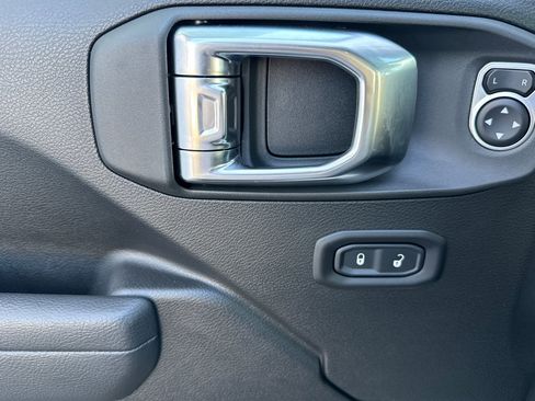 New 2026 Jeep Wrangler Unlimited Rubicon w/ Safety Group image 10