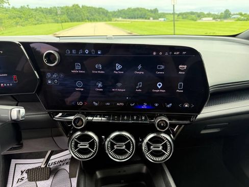 Used 2025 Chevrolet Blazer EV LT AWD/4WD image 37
