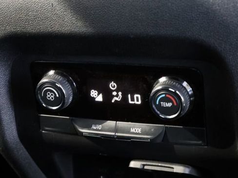 Used 2024 Chevrolet Traverse LT image 28