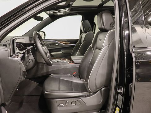 Used 2022 Cadillac Escalade Premium Luxury AWD/4WD image 12