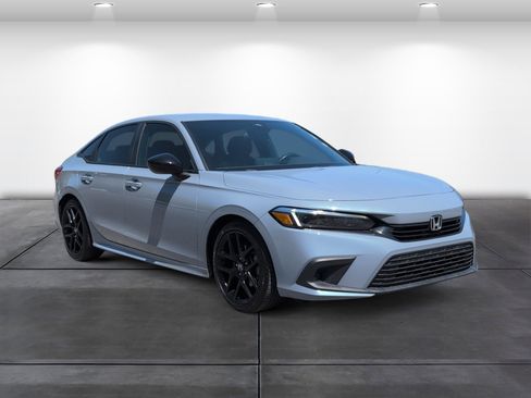Used 2024 Honda Civic Sport image 2