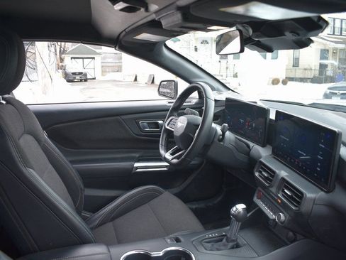 Used 2024 Ford Mustang Convertible image 27