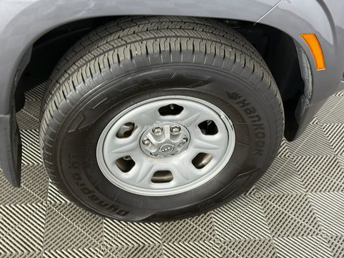 Used 2025 Nissan Frontier S image 14