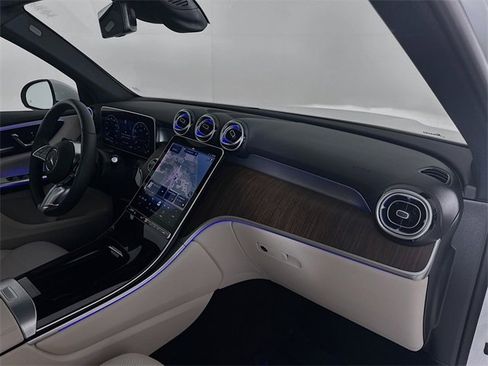 Certified 2025 Mercedes-Benz GLC 300 image 29