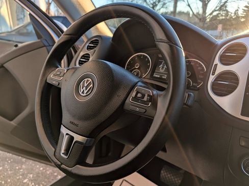 Used 2013 Volkswagen Tiguan S image 13