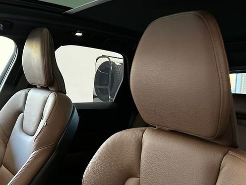 Certified 2023 Volvo XC60 B5 Plus w/ Climate Package image 28