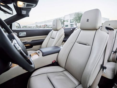 Used 2017 Rolls-Royce Dawn image 42