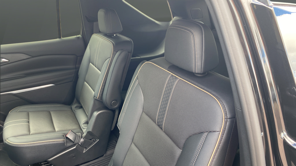 Used 2026 Chevrolet Traverse High Country w/ LPO, Floor Liner Package AWD/4WD image 7