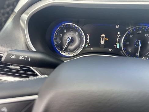 Used 2024 Chrysler Pacifica Touring-L FWD image 31