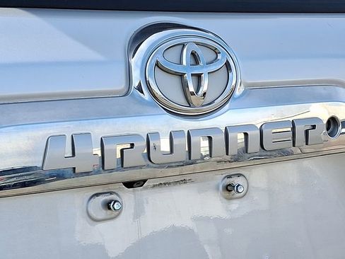 Used 2011 Toyota 4Runner SR5 AWD/4WD image 29