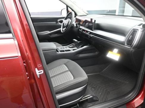 Used 2025 Kia Sorento LX FWD image 28