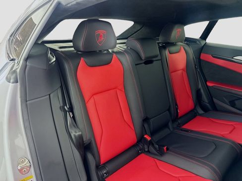 Used 2022 Lamborghini Urus AWD/4WD image 29