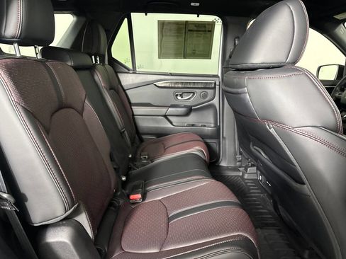 Used 2025 Honda Pilot Black Edition image 33