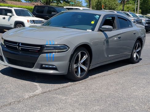 Used 2017 Dodge Charger SXT w/ Plus Group RWD image 5