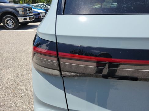 New 2026 Volkswagen Taos SE FWD image 10