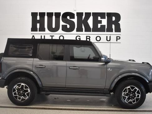 Used 2024 Ford Bronco Outer Banks AWD/4WD image 2