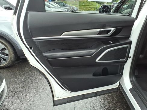 Used 2021 Kia Telluride LX AWD/4WD image 14