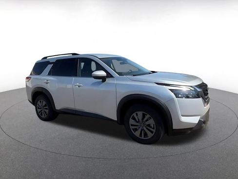 Used 2025 Nissan Pathfinder SV AWD/4WD image 2