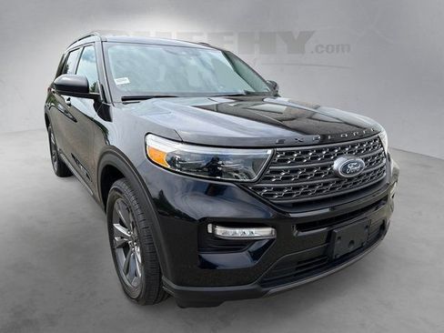 Certified 2022 Ford Explorer XLT w/ Equipment Group 202A AWD/4WD image 2