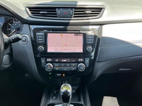 Used 2018 Nissan Rogue SL w/ Premium Package AWD/4WD image 13