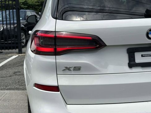 Used 2021 BMW X5 xDrive40i w/ Premium Essential Package image 11
