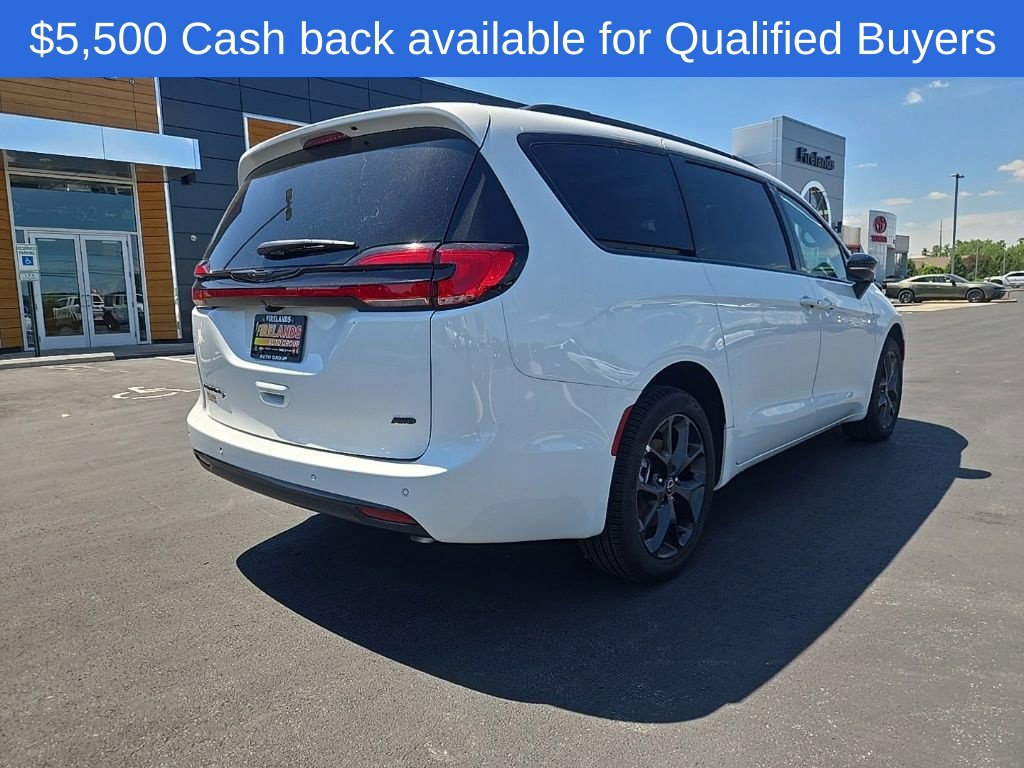 New 2026 Chrysler Pacifica Select w/ S Appearance Package AWD/4WD image 4