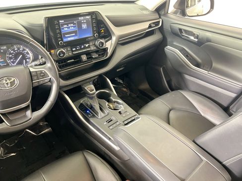 Used 2022 Toyota Highlander XLE image 23