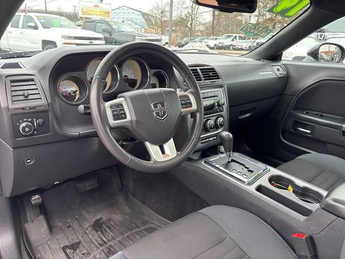 Used 2014 Dodge Challenger R/T image 16
