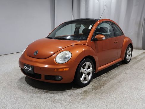 Used 2010 Volkswagen Beetle Coupe image 5