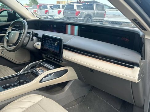 Used 2024 Lincoln Nautilus Reserve AWD/4WD image 18