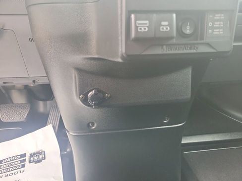 Used 2023 Toyota Sienna XLE w/ XLE Plus Package image 33