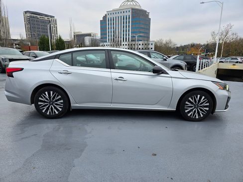 Used 2024 Nissan Altima 2.5 SV image 6