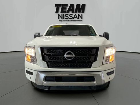 Used 2024 Nissan Titan SV w/ SV Convenience Package image 2