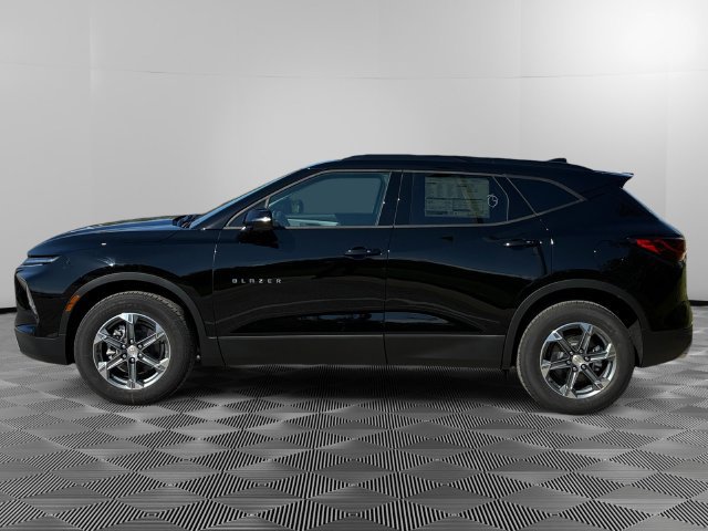 New 2026 Chevrolet Blazer LT w/ Sound & Technology Package AWD/4WD image 2