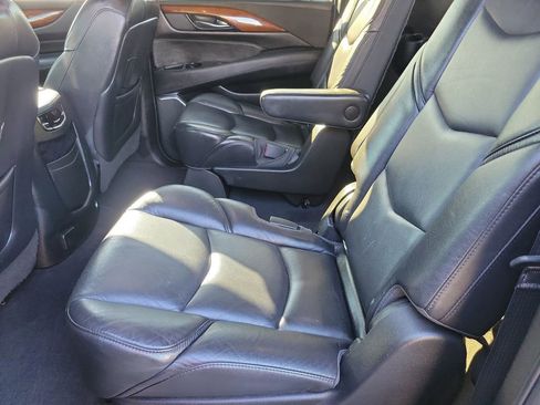 Used 2019 Cadillac Escalade ESV Luxury image 14