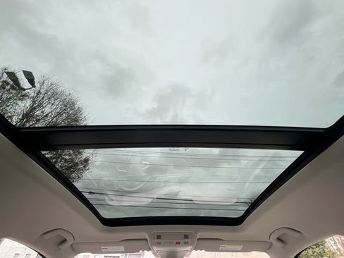 Certified 2022 Volkswagen Tiguan SE w/ Panoramic Sunroof Package image 21