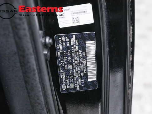 Used 2016 Hyundai Veloster image 32