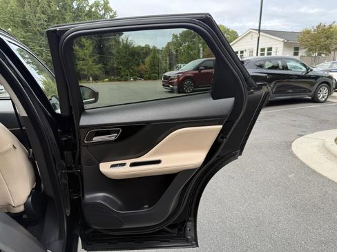Used 2019 Jaguar F-PACE Premium image 27