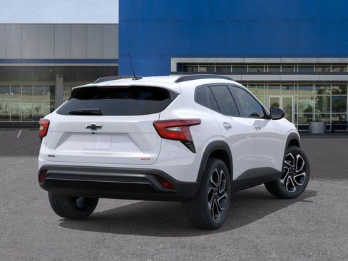 New 2026 Chevrolet Trax RS w/ Sunroof Package FWD image 4