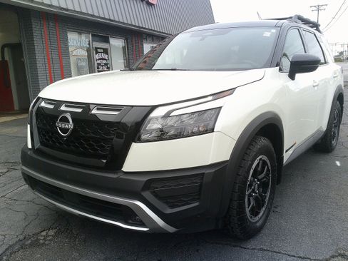 Used 2024 Nissan Pathfinder Rock Creek AWD/4WD image 15