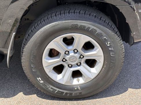 Certified 2016 Toyota 4Runner SR5 AWD/4WD image 9