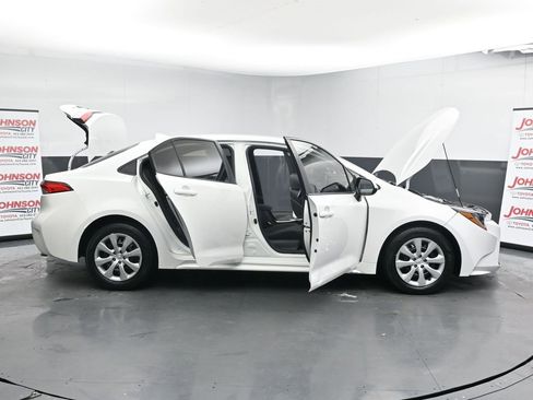 Used 2021 Toyota Corolla LE image 42