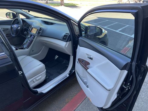 Used 2010 Toyota Venza w/ Comfort Pkg FWD image 9