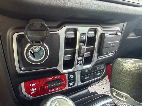 Used 2024 Jeep Wrangler Unlimited Rubicon w/ Convenience Group AWD/4WD image 48