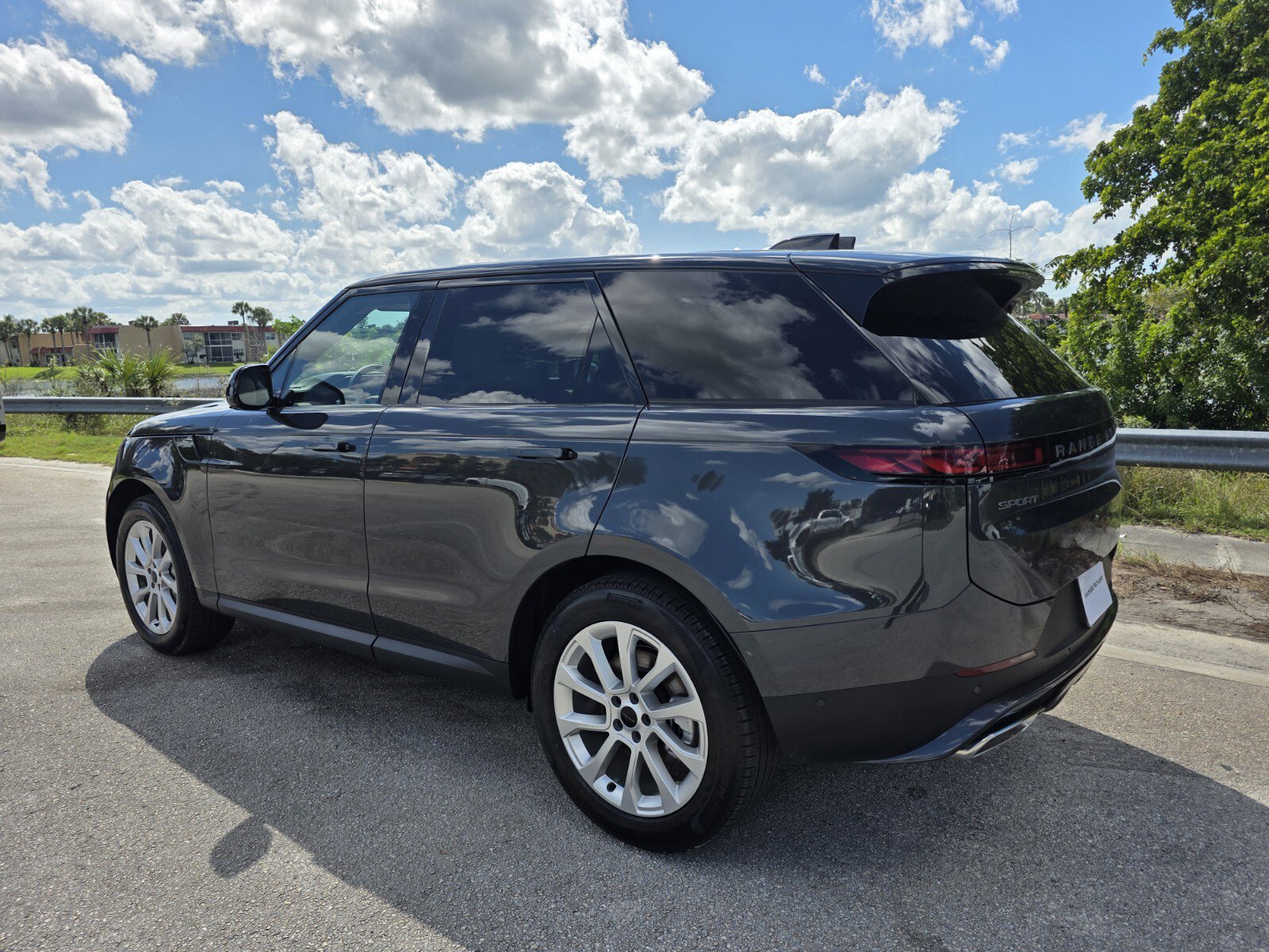 New 2027 Land Rover Range Rover Sport SE AWD/4WD image 2
