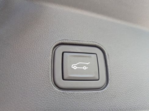 Used 2024 Cadillac Lyriq Luxury RWD image 18