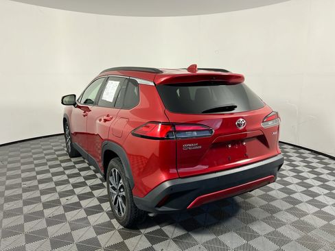 Used 2022 Toyota Corolla Cross XLE FWD image 5